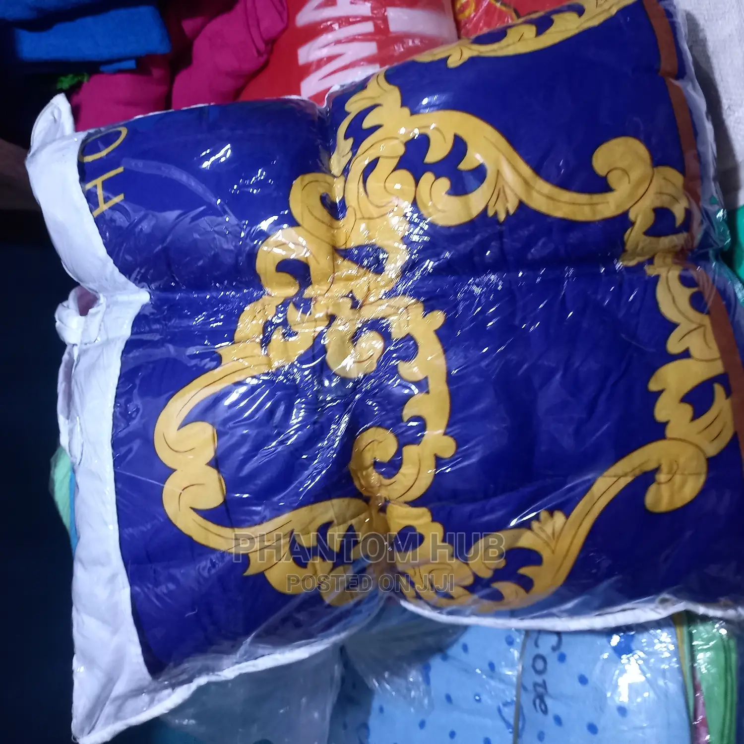 4 by 6 Duvet With Bedsheet and Pillowcase