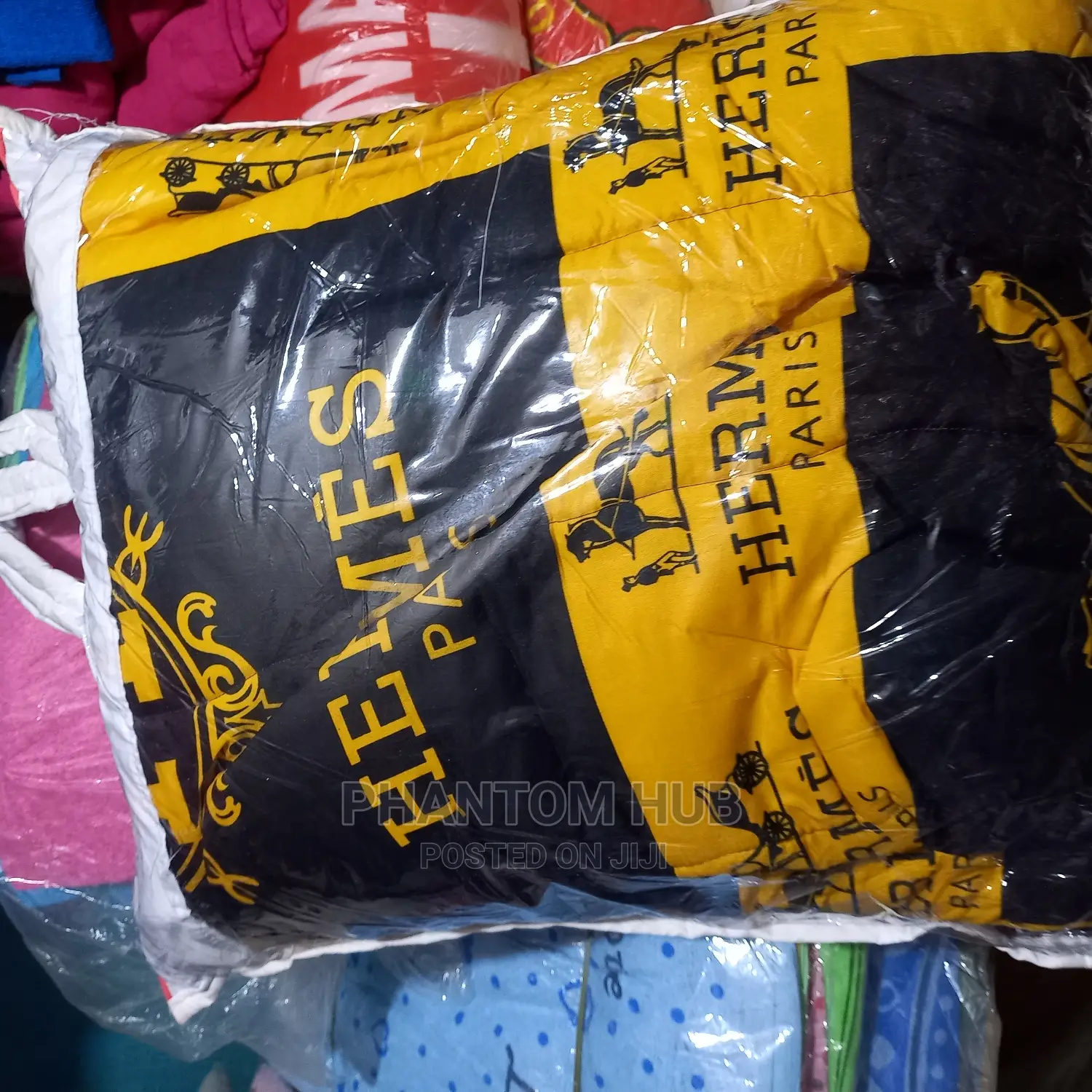 4 by 6 Duvet With Bedsheet and Pillowcase
