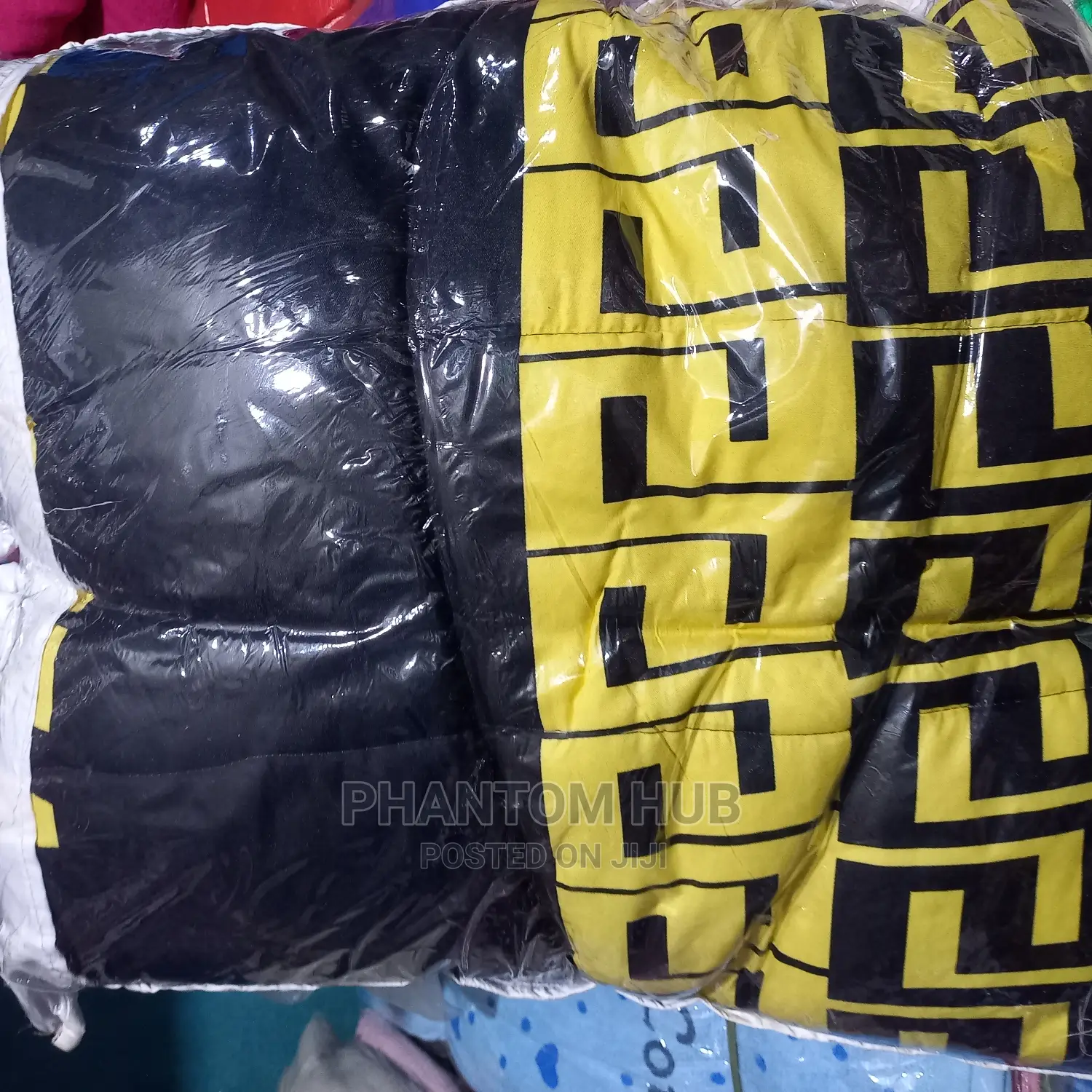 4 by 6 Duvet With Bedsheet and Pillowcase