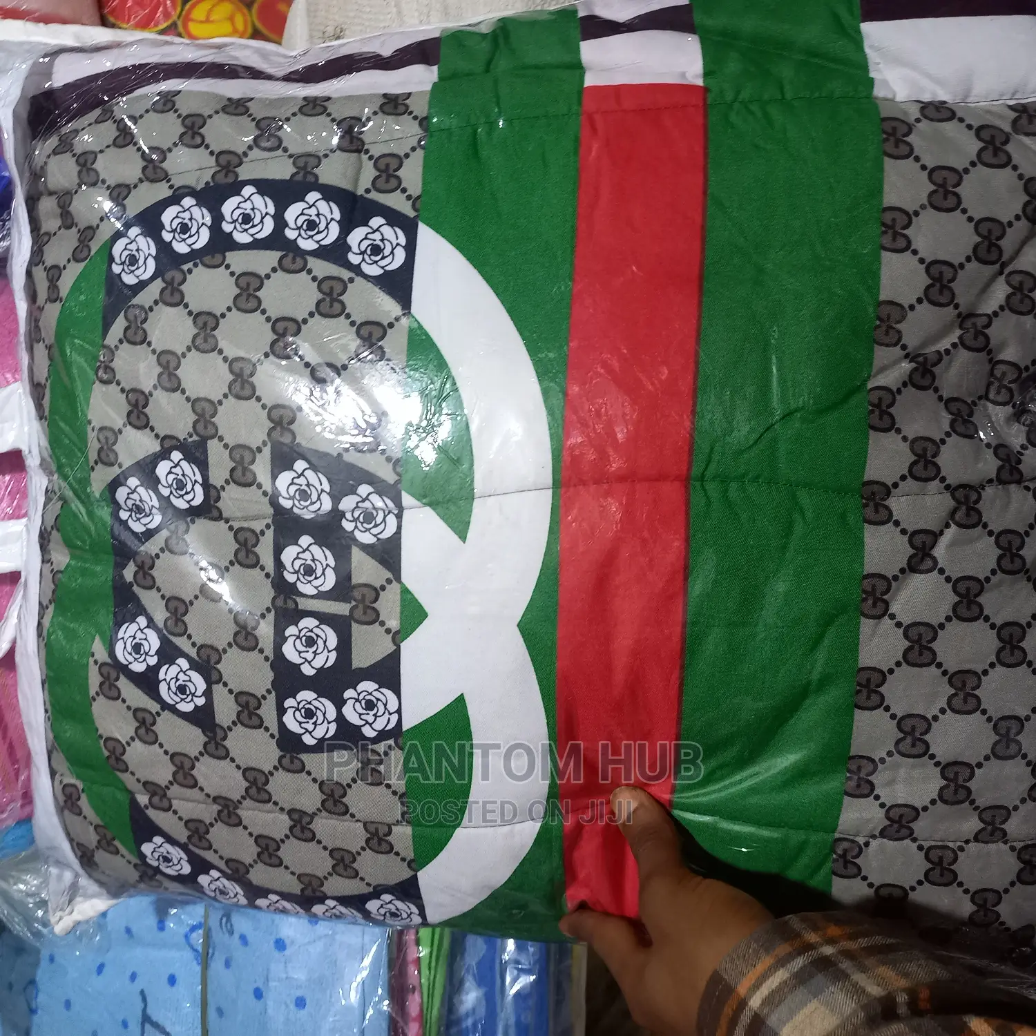 4 by 6 Duvet With Bedsheet and Pillowcase