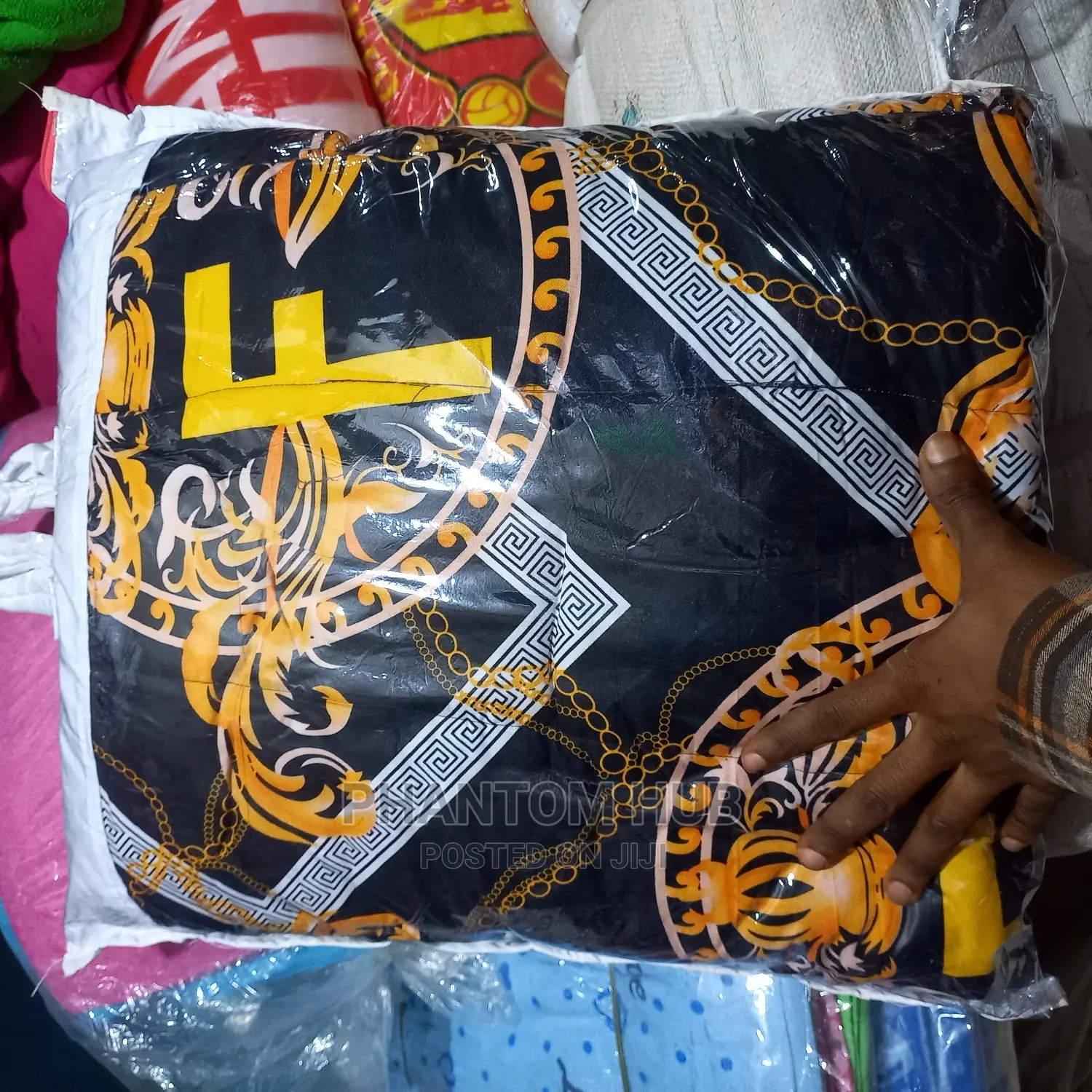 4 by 6 Duvet With Bedsheet and Pillowcase