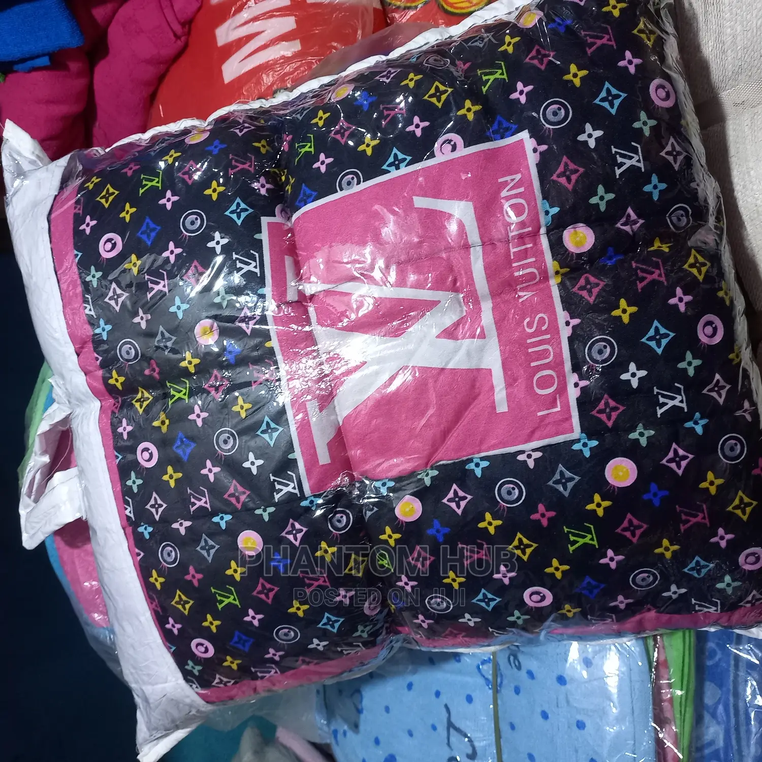 4 by 6 Duvet With Bedsheet and Pillowcase