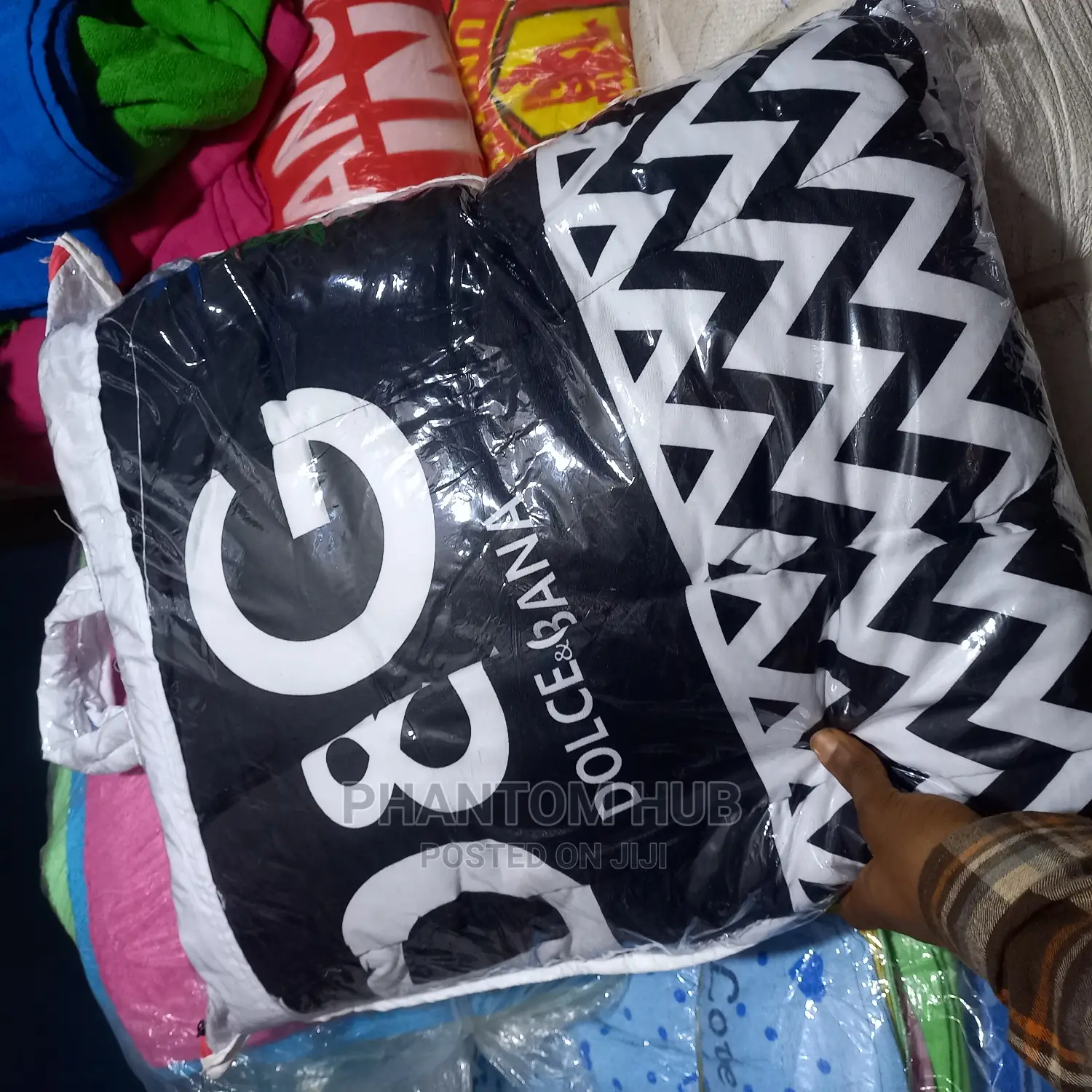 4 by 6 Duvet With Bedsheet and Pillowcase