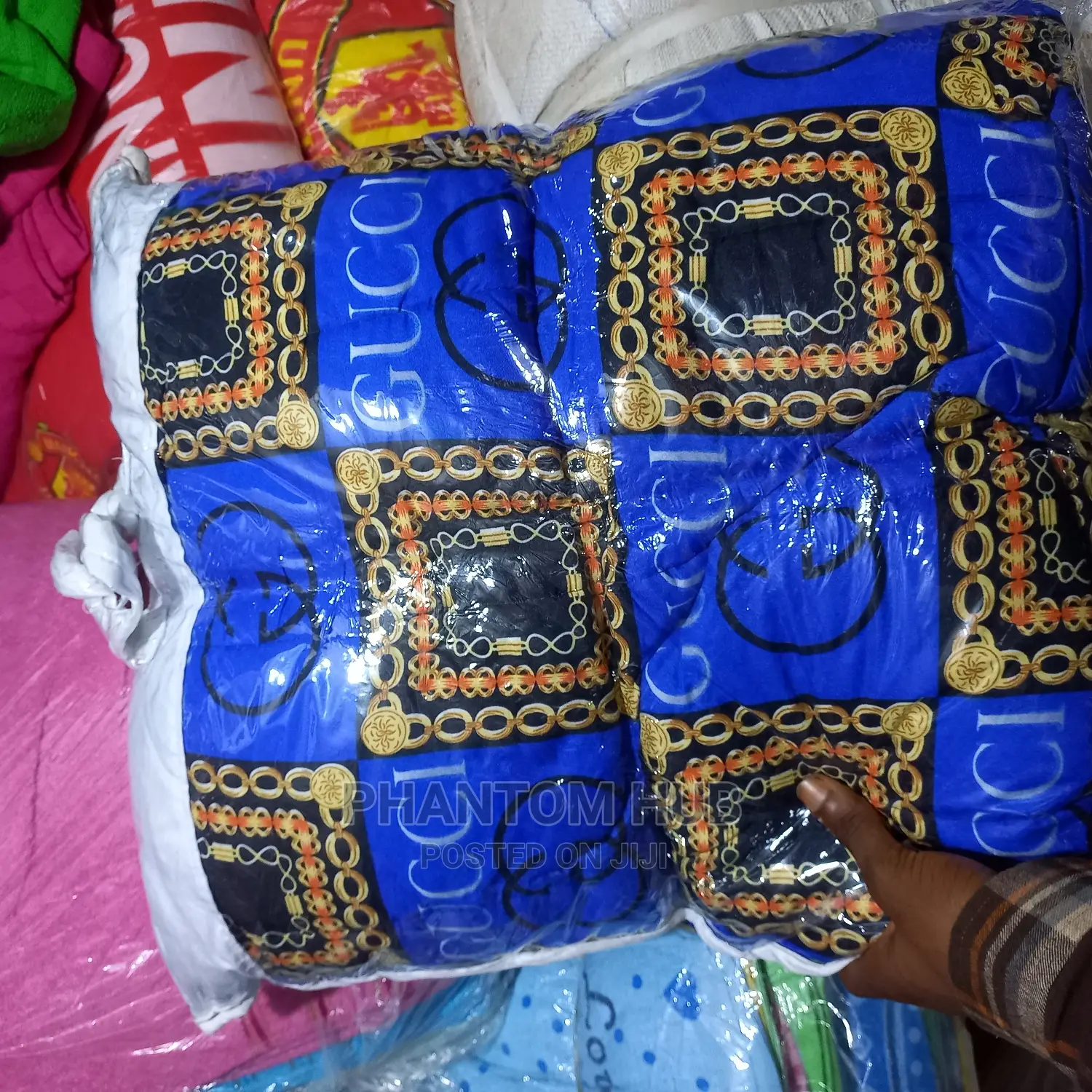 4 by 6 Duvet With Bedsheet and Pillowcase